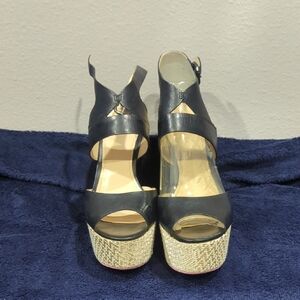 Enzo Angiolini Black and Gold Platform Sandals